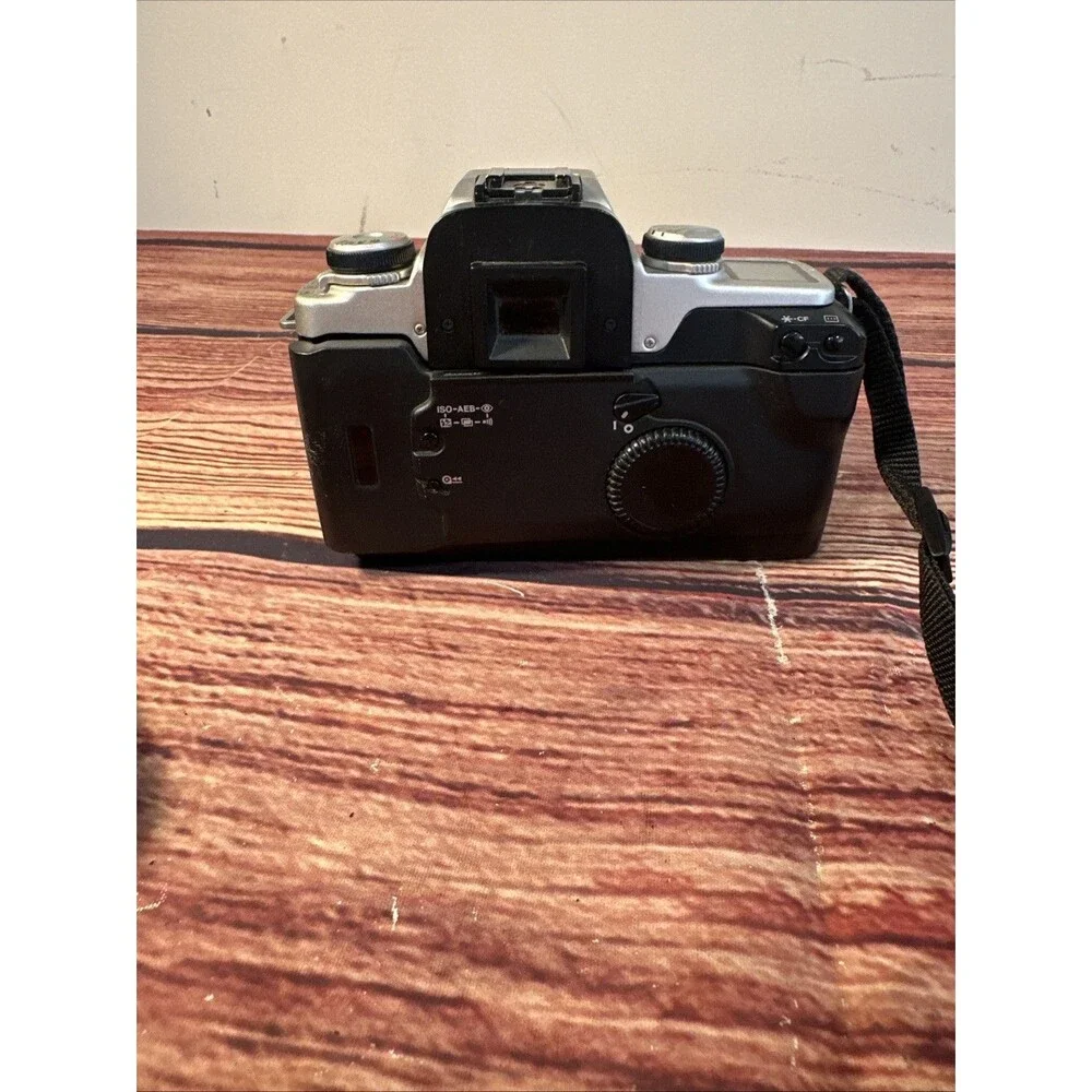 Canon EOS Elan II 35mm SLR Film Camera Body Only - READ - DOOR WON’T LATCH